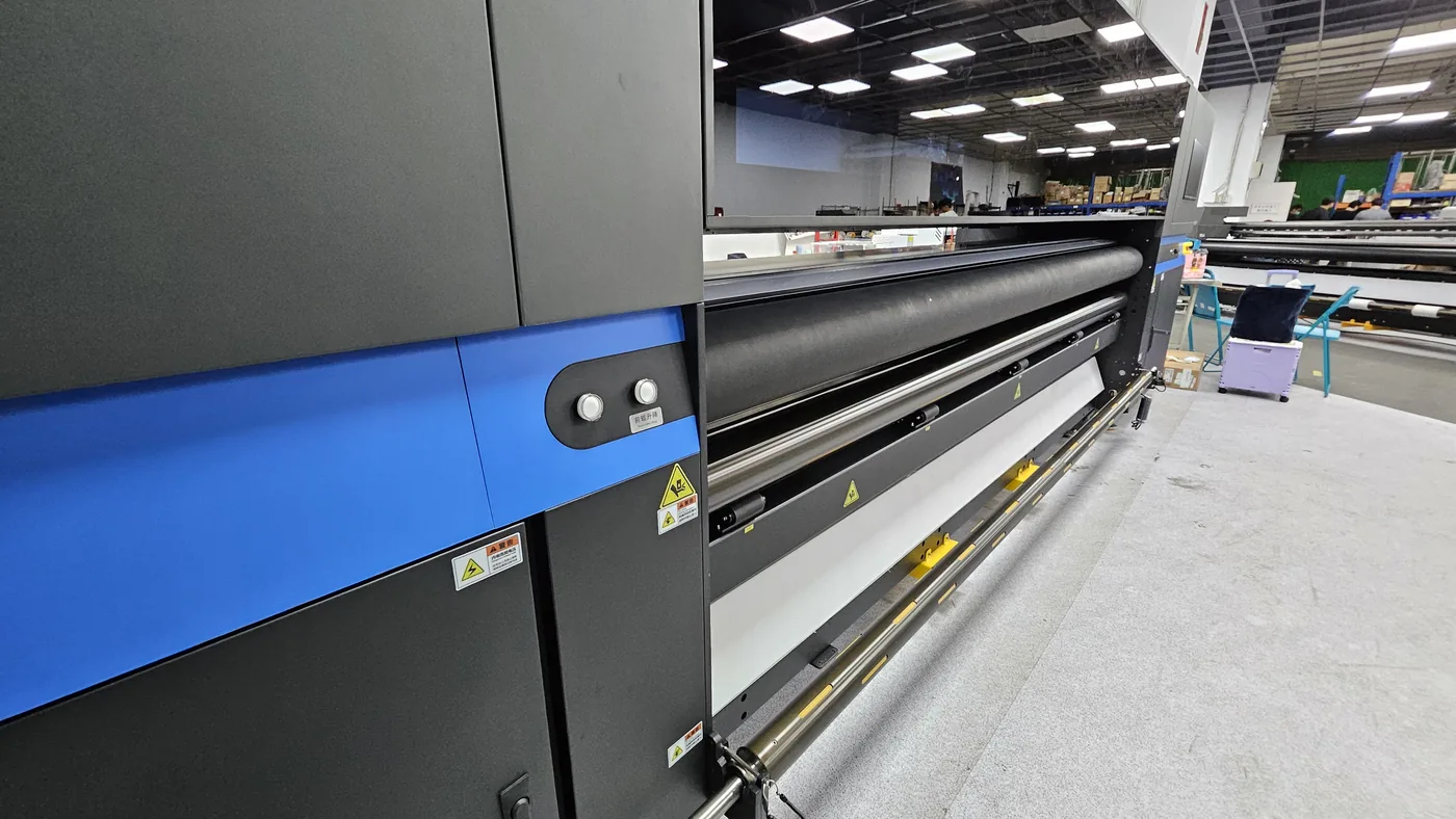 Carriage beam and THK linear rail